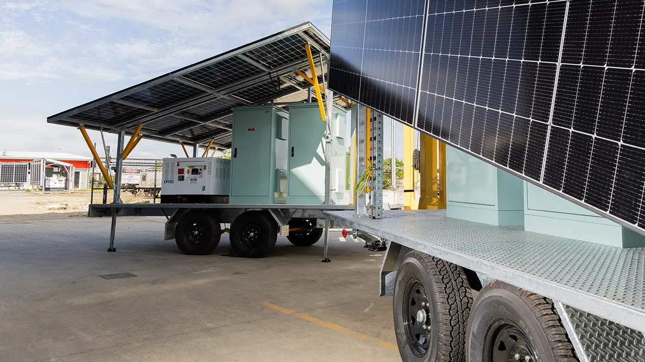 Trailer-mounted CSE Linked EC0G3N unit with solar panels and control box, set in an industrial area ready for deployment.